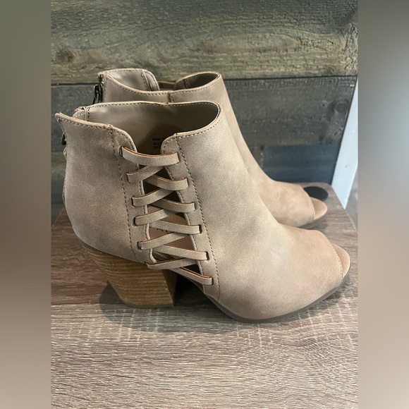 Rampage Tan Wedge Peep Toe Booties Size 7.5 - Picture 11 of 14